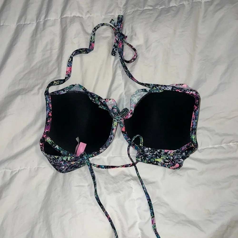 Victoria Secret: 34D bikini top: ruffles and paint splatter with small bow - Picture 2 of 2